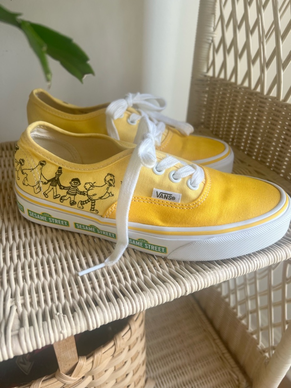 Authentic Vans 2 Tone Yellow Sesame Street Canvas Lace-Up Sneakers W-5, M- 3.5